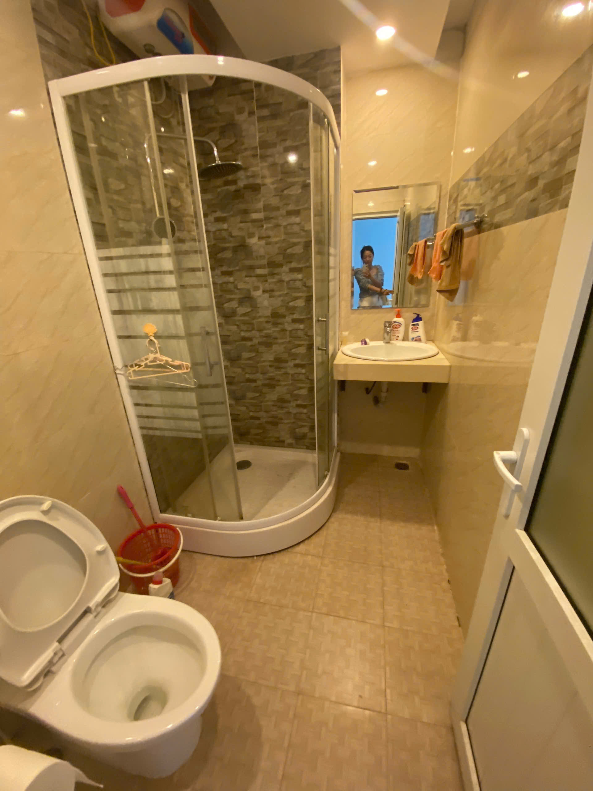 Cho thuê nhà nguyên căn ngõ 24 Kim Đồng, 6 tầng x 35m2, 3 ngủ, 15.5 tr, ô tô lùi cửa - Ảnh 3